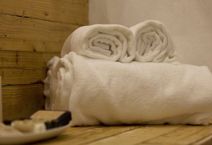 جناح ديلوكس, The Literary Man Obidos