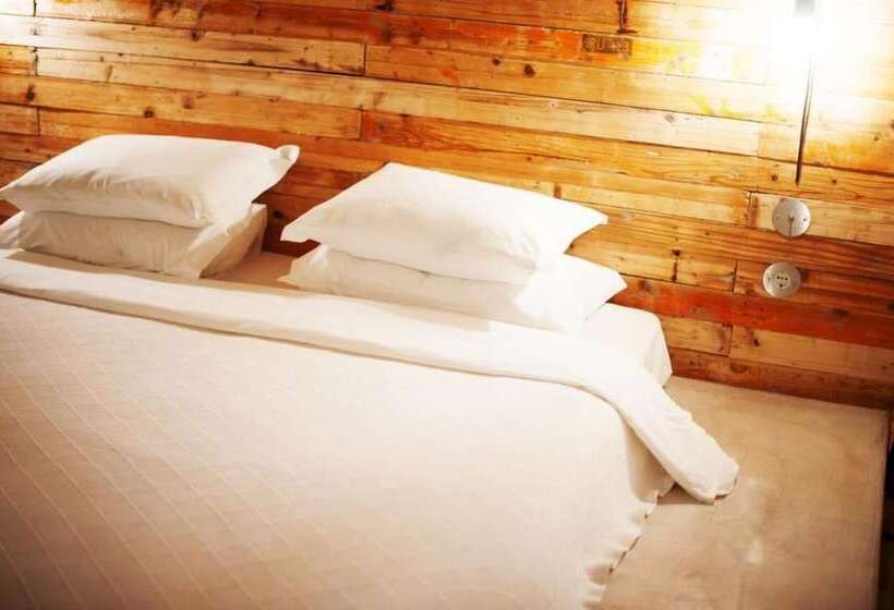 جناح ديلوكس, The Literary Man Obidos