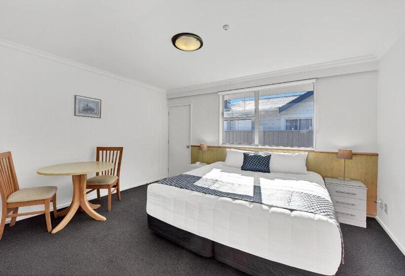 Студия Стандарт, The Hotel Nelson