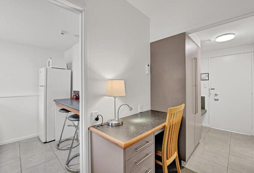 Студия Стандарт, The Hotel Nelson