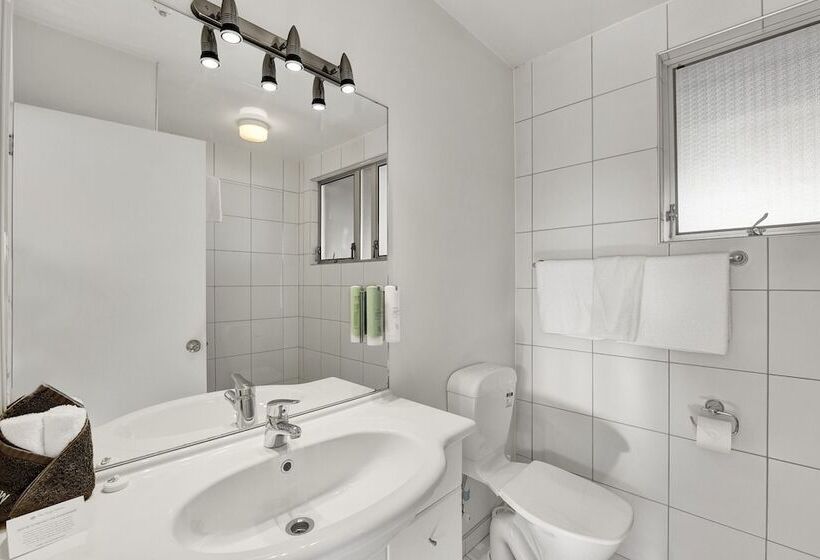 Студия Стандарт, The Hotel Nelson