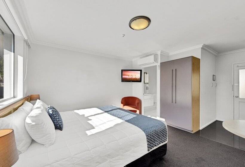 Студия Стандарт, The Hotel Nelson