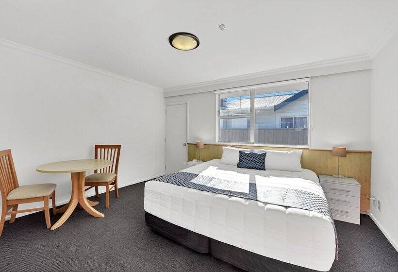 Студия Стандарт, The Hotel Nelson