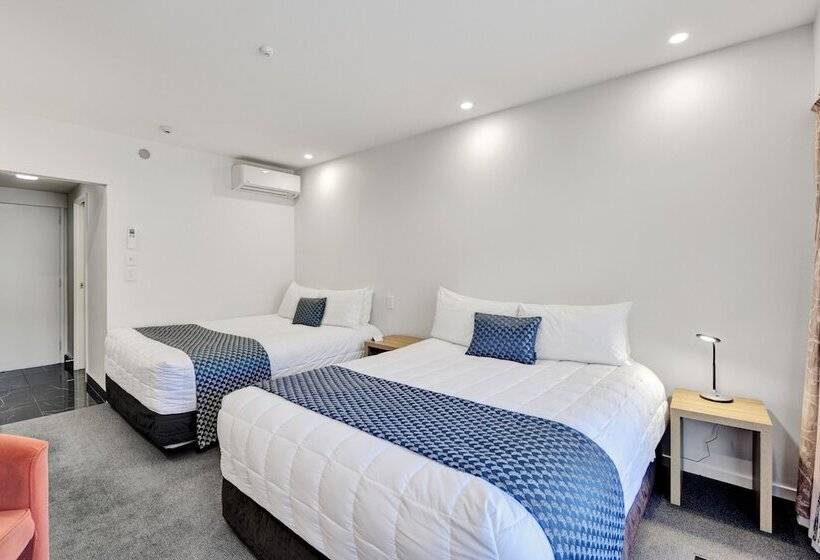 Студия Стандарт, The Hotel Nelson