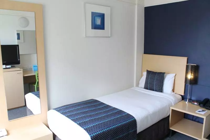 Standard Yhden Hengen Huone, Willis Wellington