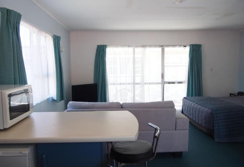 Студия Стандарт, Marlin Court Motel