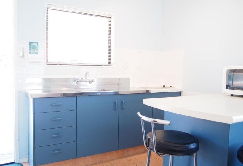 スタンダードスタジオ, Marlin Court Motel