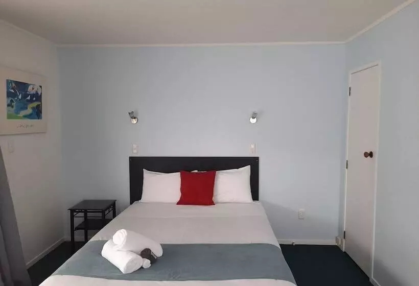 スタンダードスタジオ, Marlin Court Motel