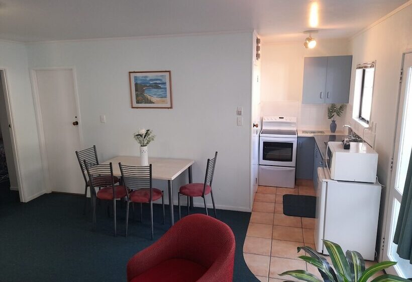 ２ベッドルームアパートメント, Marlin Court Motel