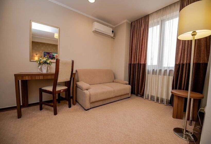 سوییت جونیور, Ambasador