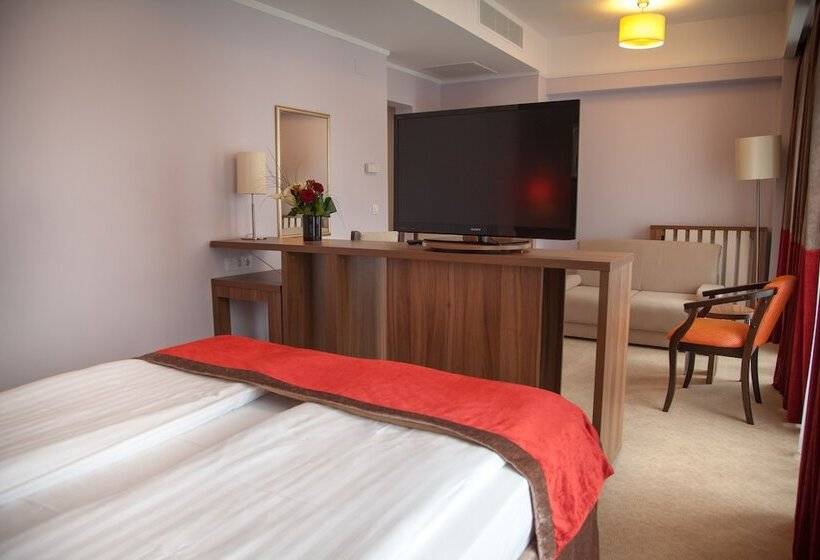 سوییت جونیور, Ambasador