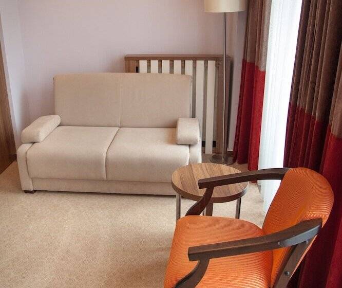 سوییت جونیور, Ambasador