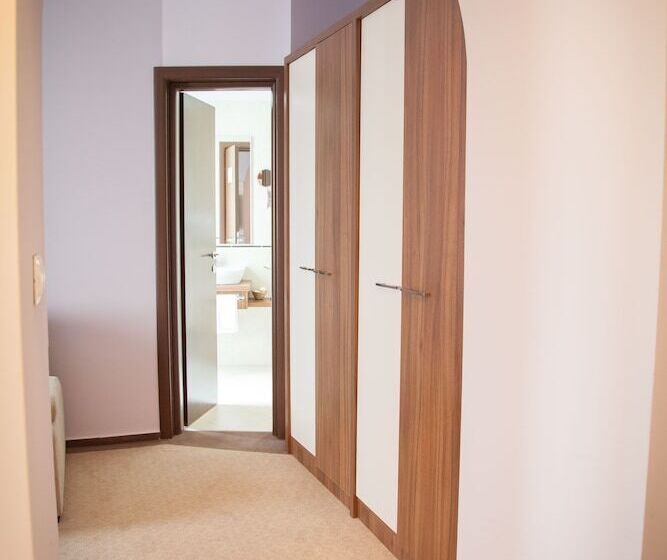 سوییت جونیور, Ambasador