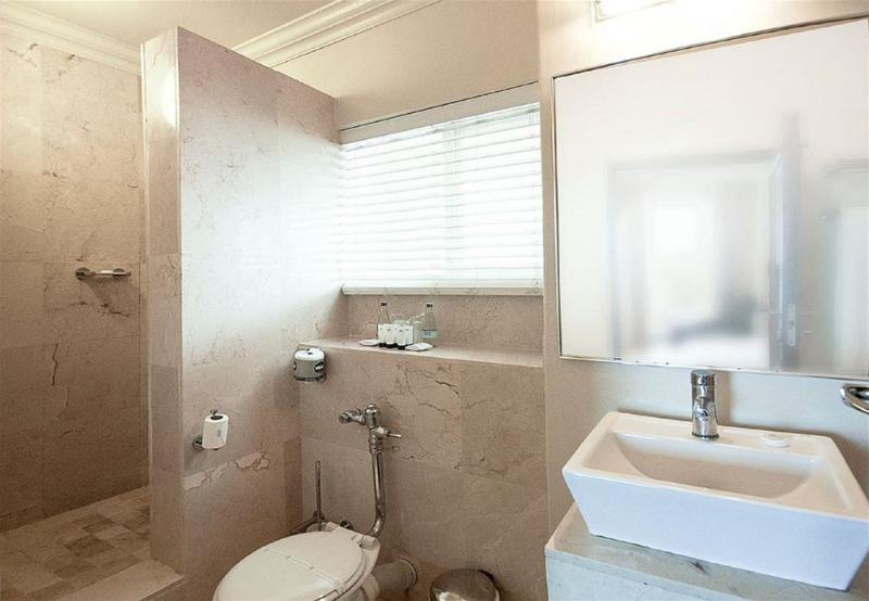 デラックスの4人部屋, Blue Waters