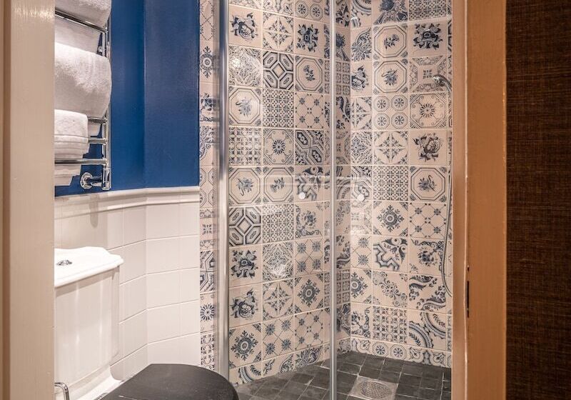 스탠다드 싱글 룸, Victory