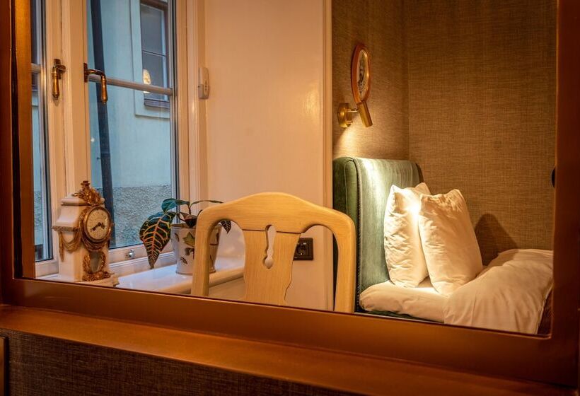 חדר סטנדרט יחיד, Victory