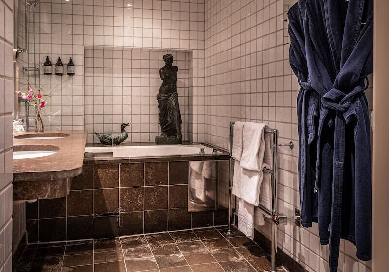 디럭스 룸, Victory