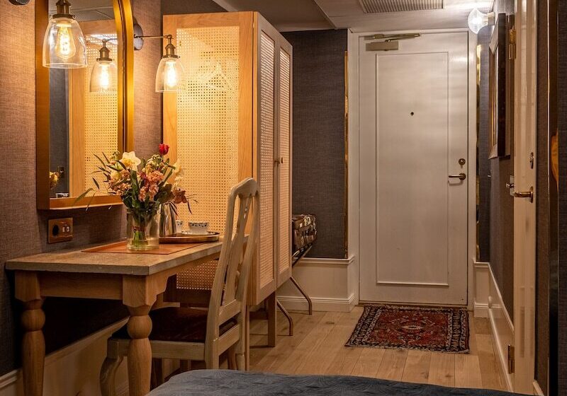 غرفة أساسية, Victory