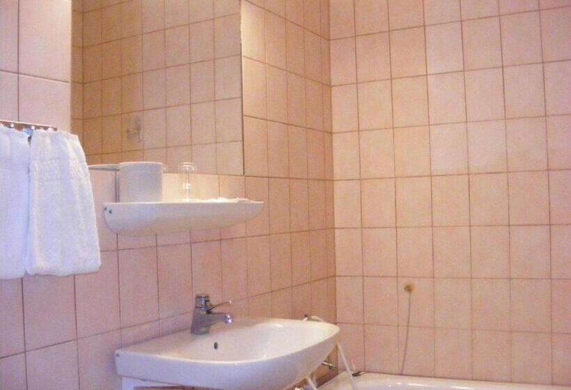 标准三人间, Continental Malmö