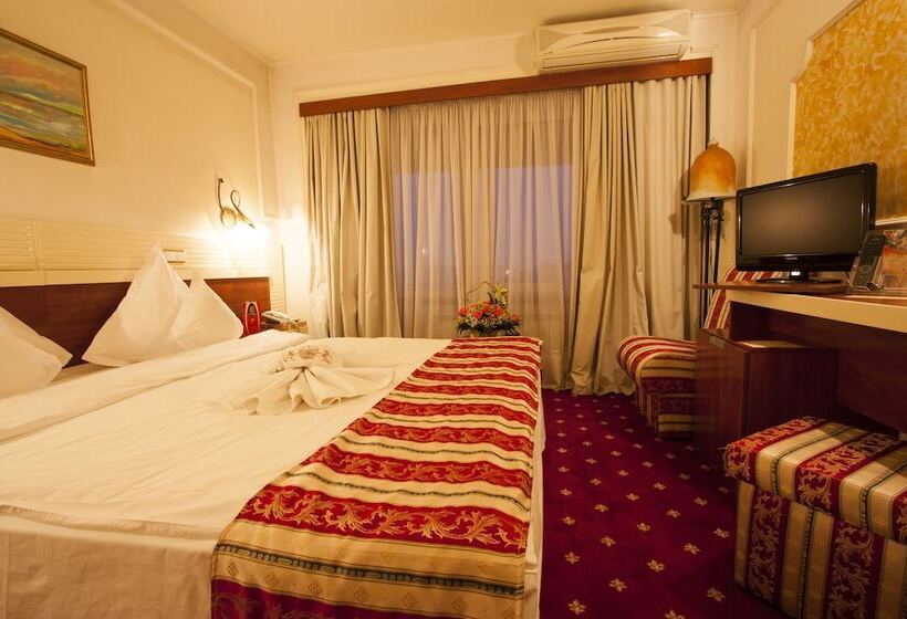 Полулюкс, Prahova Plaza