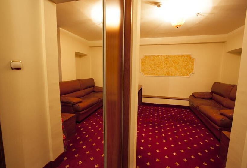 Полулюкс, Prahova Plaza