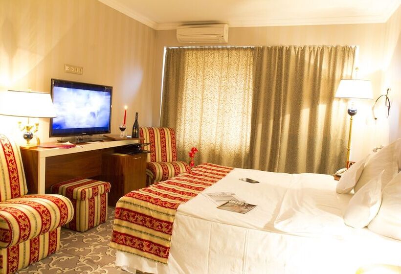 Полулюкс, Prahova Plaza