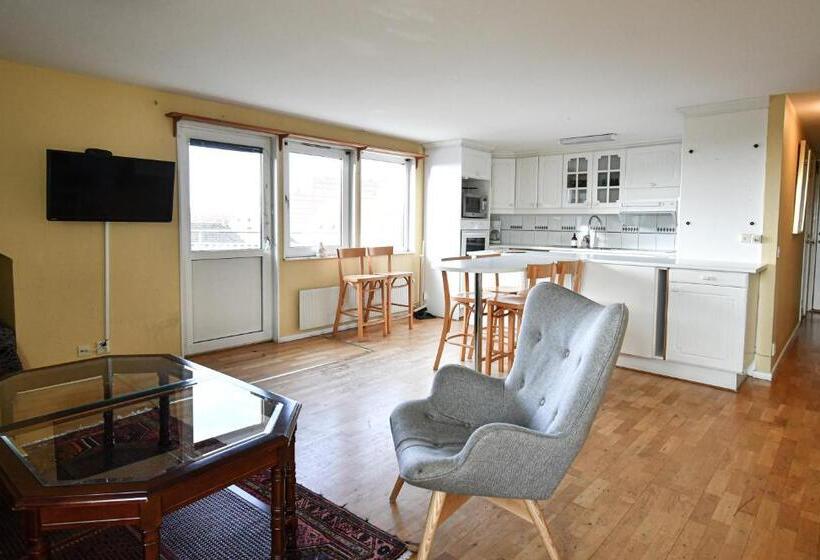 海の見える３ベッドルームアパートメント, Prins Carl