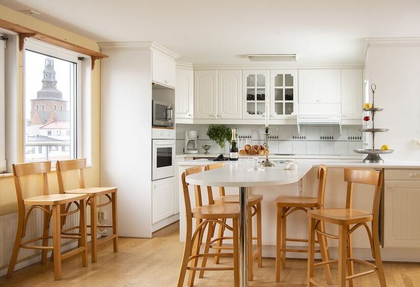 海の見える３ベッドルームアパートメント, Prins Carl