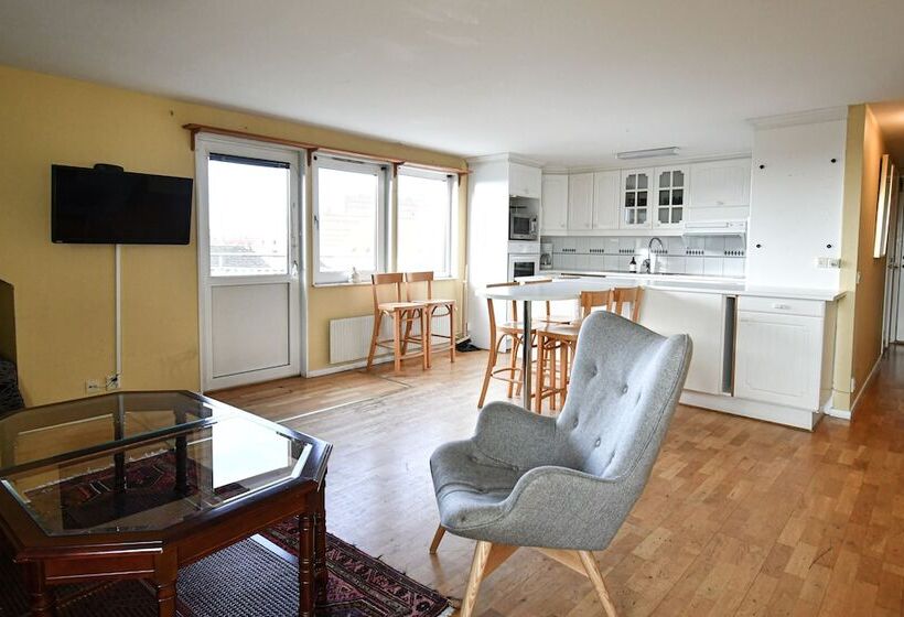 海の見える３ベッドルームアパートメント, Prins Carl