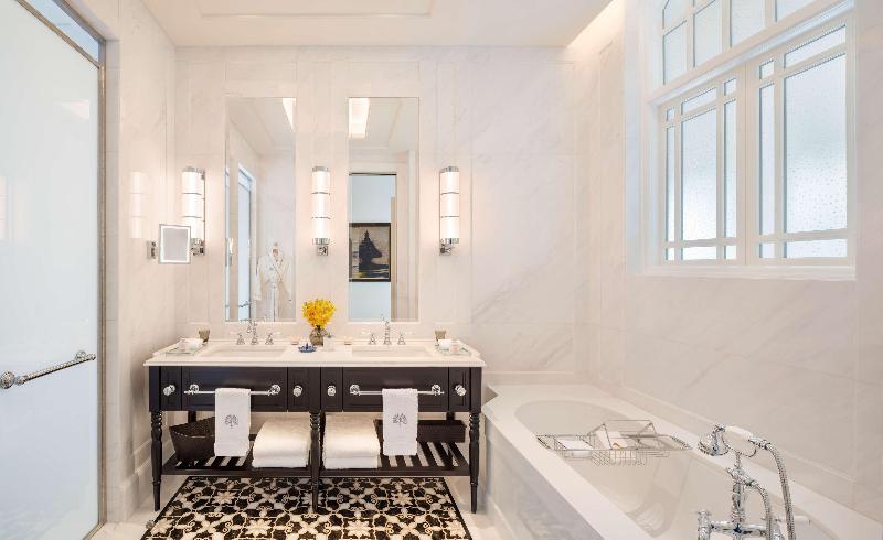 سوئیت با تخت بزرگ, Raffles  Singapore