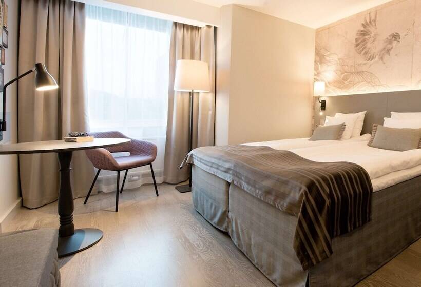 חדר משפחתי, Scandic Crown