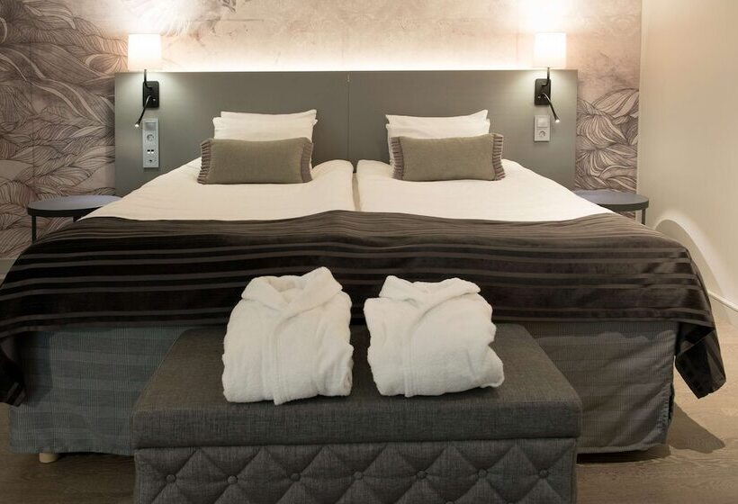 חדר משפחתי, Scandic Crown