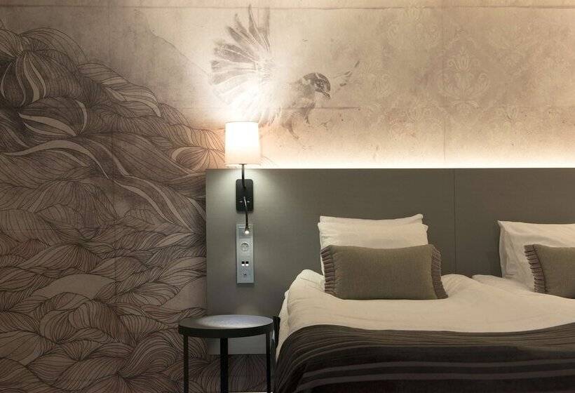 חדר משפחתי, Scandic Crown