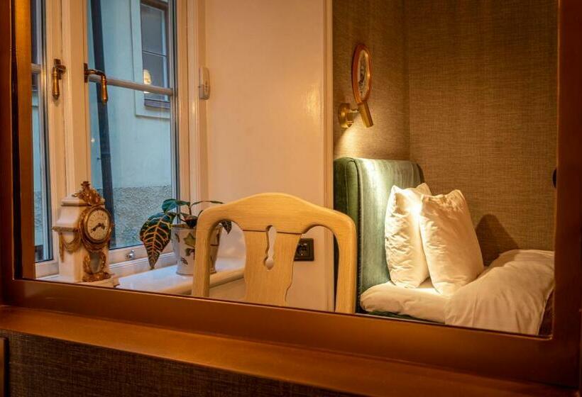 스탠다드 싱글 룸, Victory