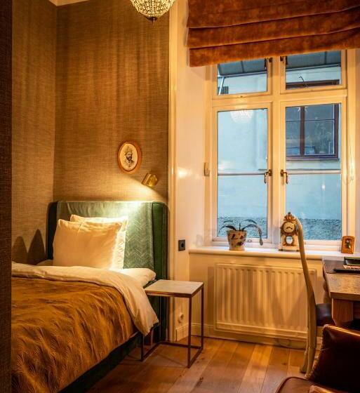 스탠다드 싱글 룸, Victory