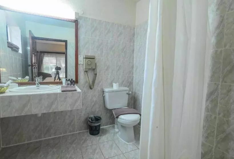 اتاق لوکس خانوادگی, Berjaya Praslin Resort