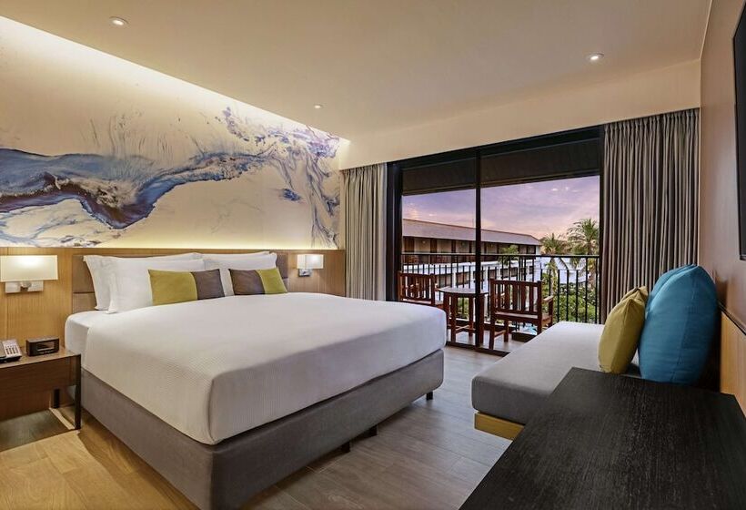 발코니가 있는 프리미엄 룸, Doubletree By Hilton Phuket Banthai Resort