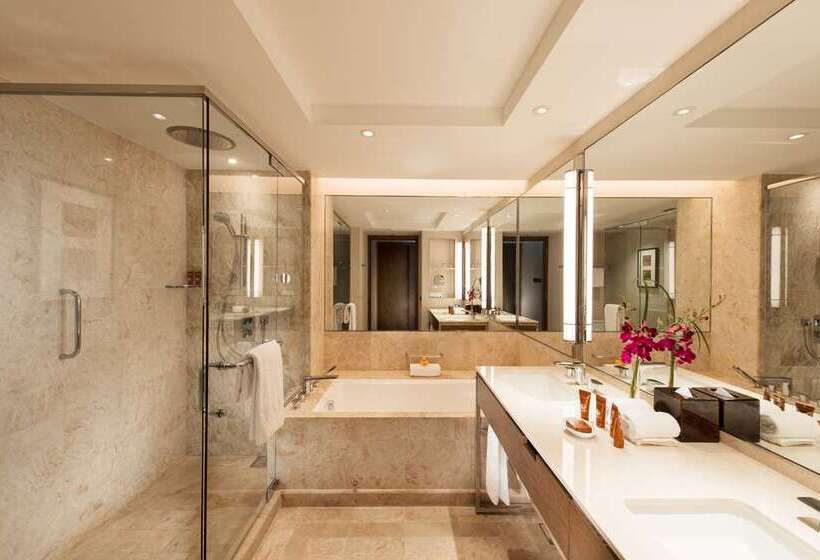 스탠다드 룸 킹사이즈 침대, Doubletree By Hilton Phuket Banthai Resort