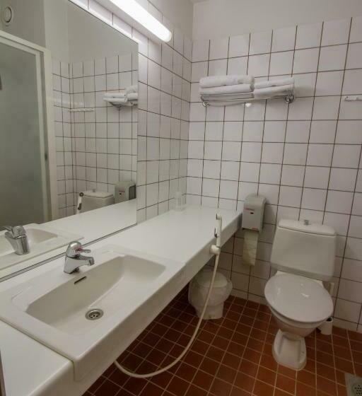 חדר אקונומי, Economy Hotel Savonia