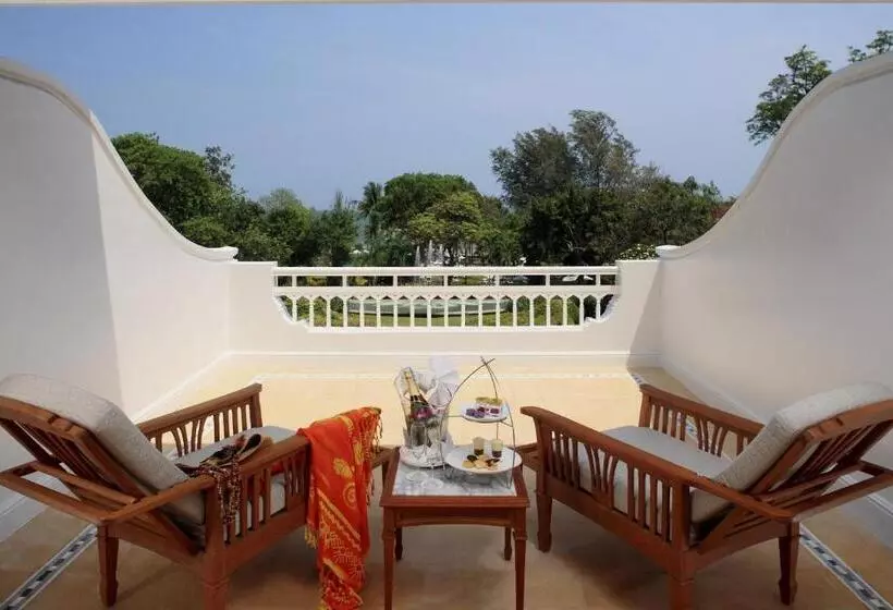 Club Room King Bed, Centara Grand Beach Resort & Villas Hua Hin
