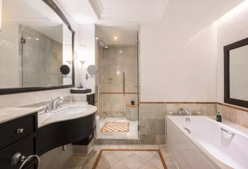 Deluxe Suite King Bed, Centara Grand Beach Resort & Villas Hua Hin