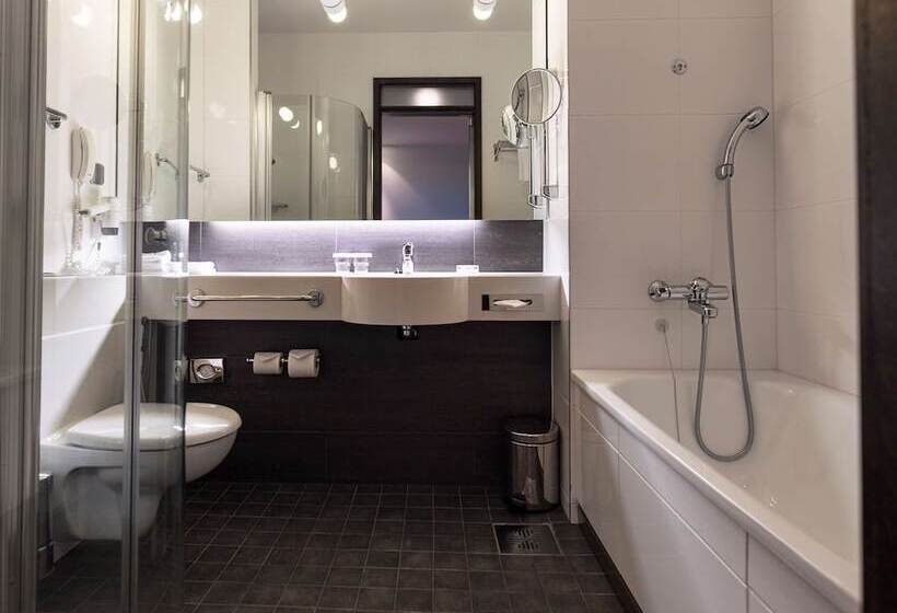 标准间带双人床, Hilton Helsinki Kalastajatorppa