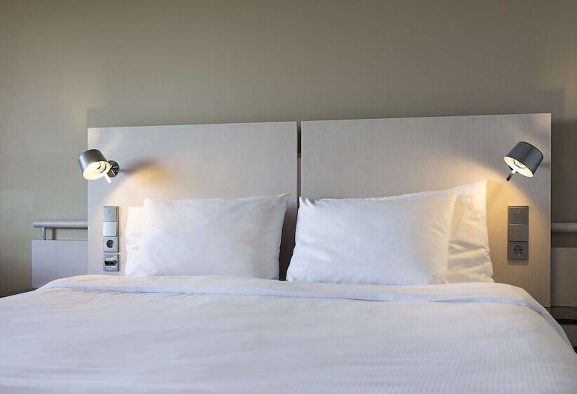 标准间带双人床, Hilton Helsinki Kalastajatorppa