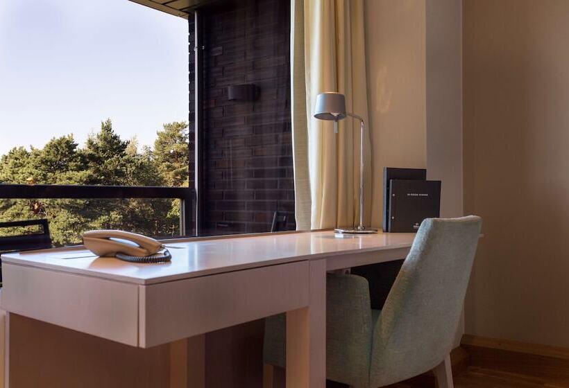 标准间带双人床, Hilton Helsinki Kalastajatorppa