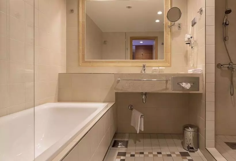 Deluxe-huone Näkymä, Hilton Helsinki Kalastajatorppa