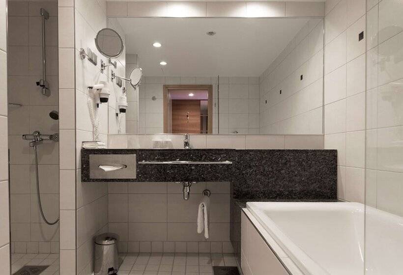 Номер Deluxe с Видом, Hilton Helsinki Kalastajatorppa