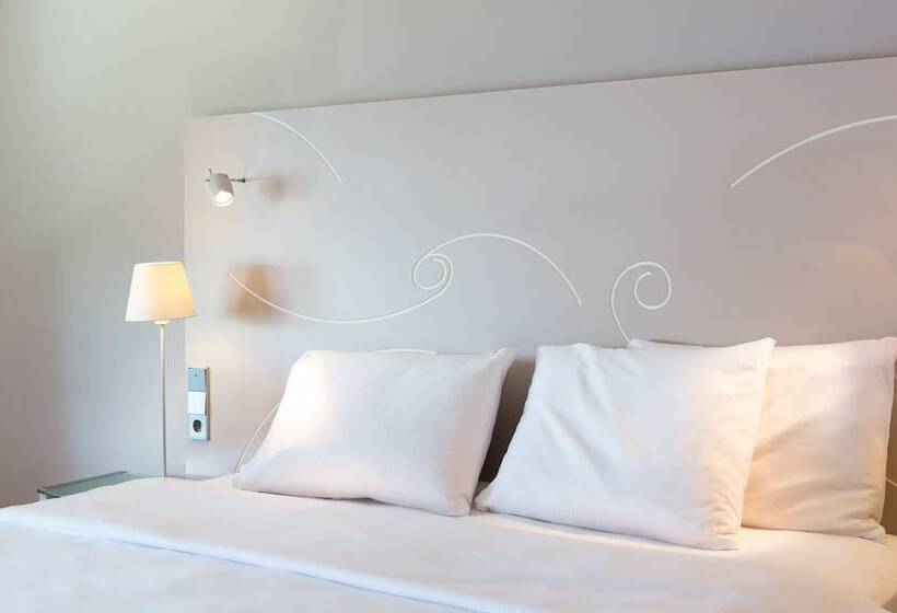 带观景的豪华间, Hilton Helsinki Kalastajatorppa