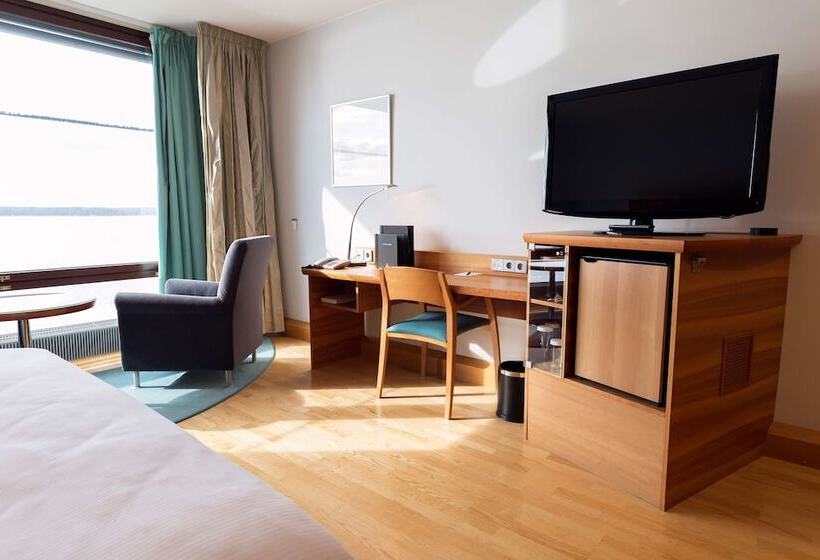 Номер Deluxe с Видом, Hilton Helsinki Kalastajatorppa
