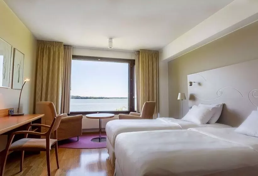 Deluxe-huone, Hilton Helsinki Kalastajatorppa