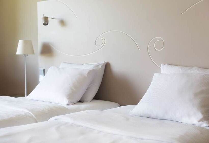 Номер Deluxe, Hilton Helsinki Kalastajatorppa